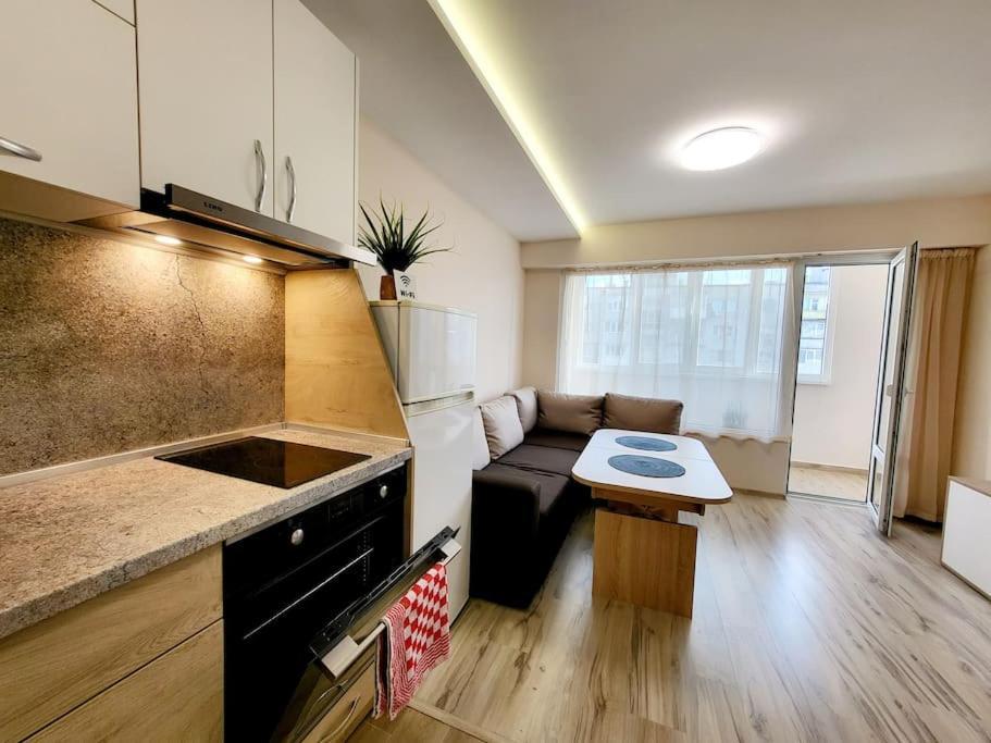 Bright City Apartment Варна Екстериор снимка